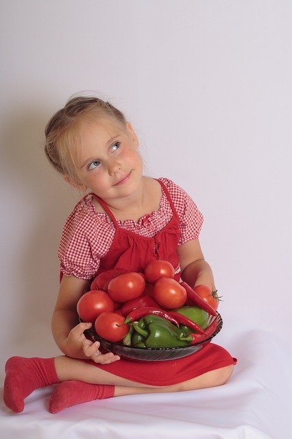 Ребенок любит овощи