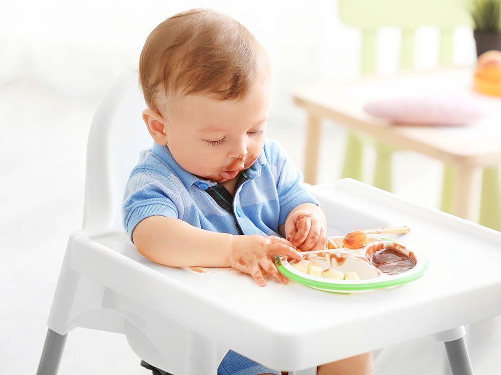 Как кормить ребёнка твёрдой пищей