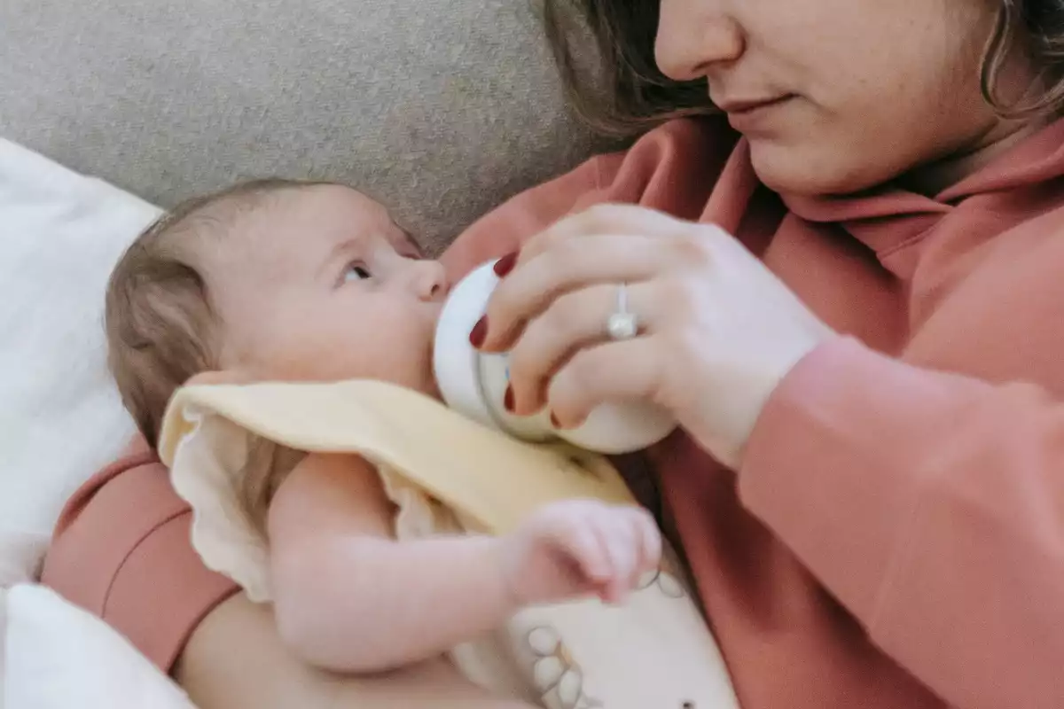 Признаки голода у малышей, которые могут уберечь мам от лишнего стресса