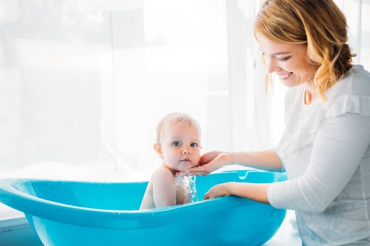 Как сделать успокаивающую ванночку для ребенка?