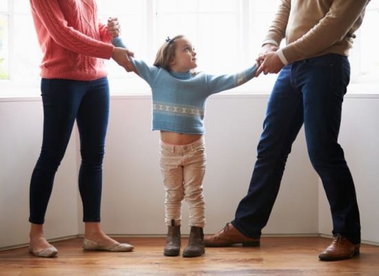 Что психологи советуют разведенным парам перестать рассказывать своим детям?