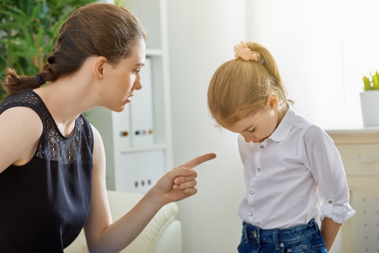 Плохие формы детского поведения, которые родители не должны игнорировать