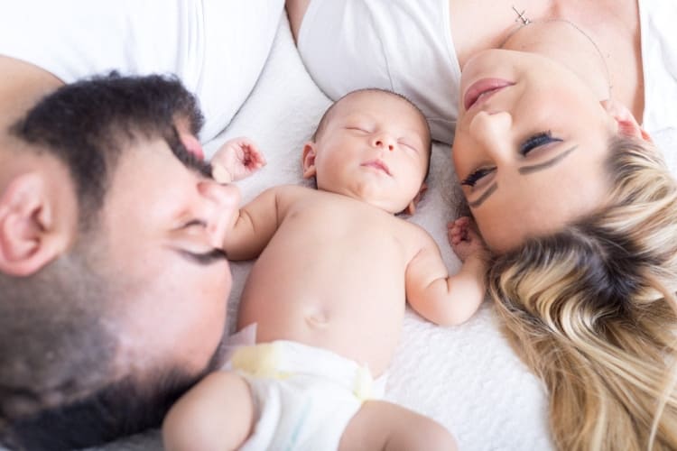 4 маленькие хитрости, которые помогут справиться с новорожденным ребенком