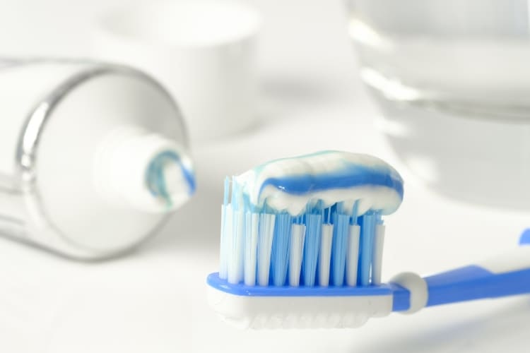 Регулярно чистите зубы