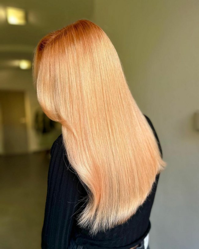 Персиковый блонд на прямые волосы.