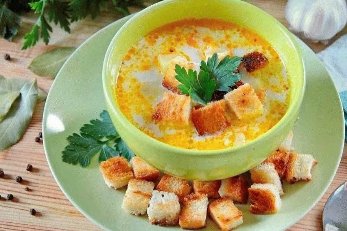 Суп из плавленого сыра и копченого окорочка