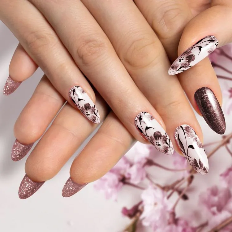 Дизайн ногтей с осенними цветами