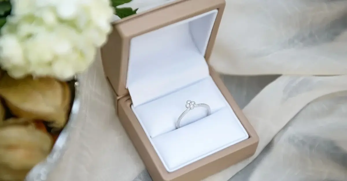 Сколько должно стоить обручальное кольцо?