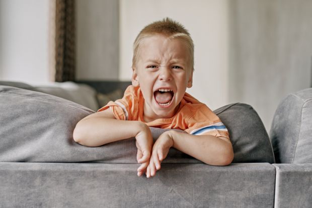 3 действенных способа, которые помогут ребенку пережить истерику