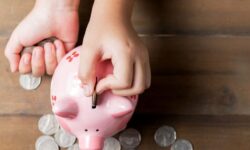 Карманные деньги: стоит ли давать их детям?