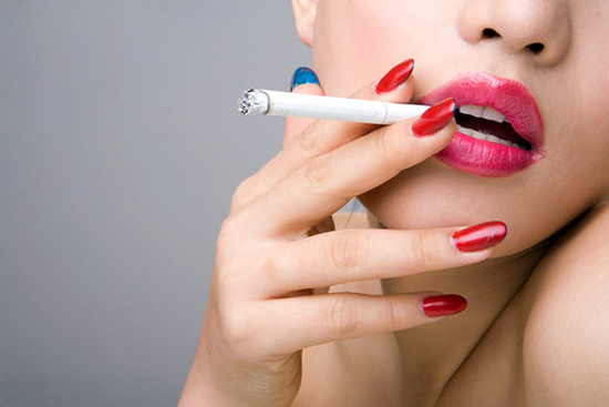Как девушке бросить курить